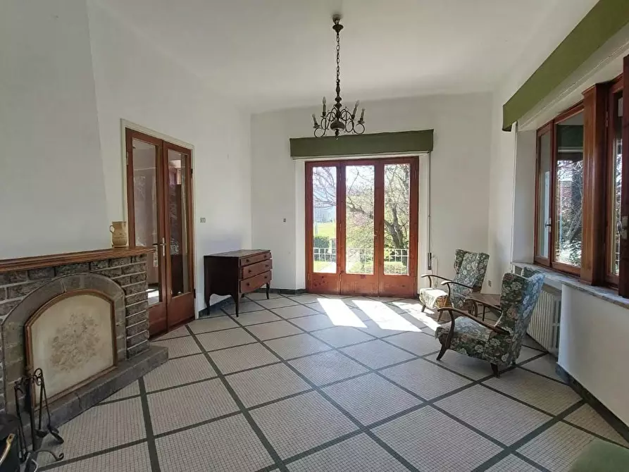 Immagine 2 di Villa in vendita  a Lucca