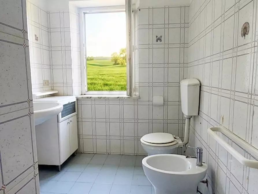 Immagine 12 di Villa in vendita  a Lucca