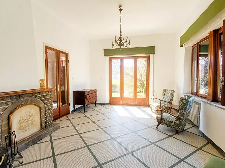 Immagine 3 di Villa in vendita  a Lucca