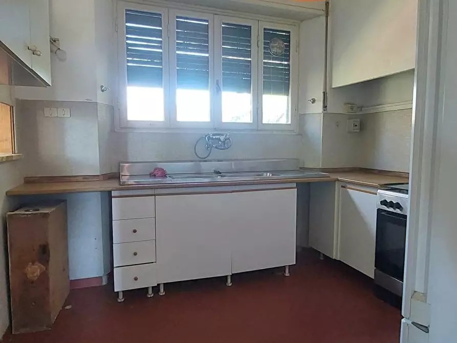 Immagine 4 di Villa in vendita  a Lucca