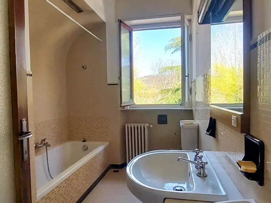 Immagine 18 di Villa in vendita  a Lucca