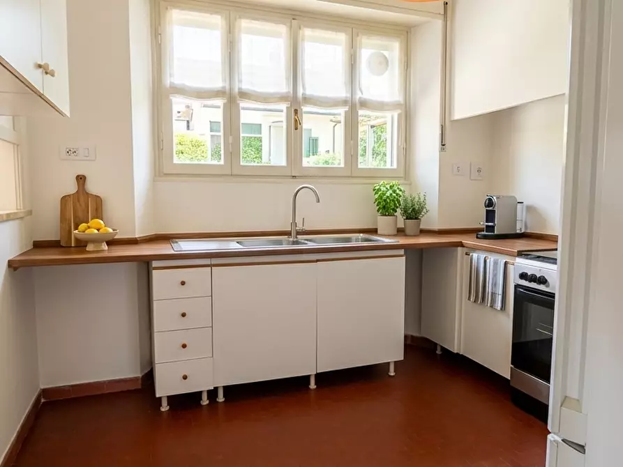 Immagine 5 di Villa in vendita  a Lucca