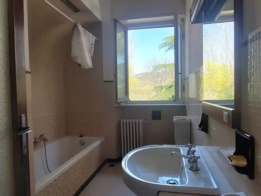 Immagine 17 di Villa in vendita  a Lucca