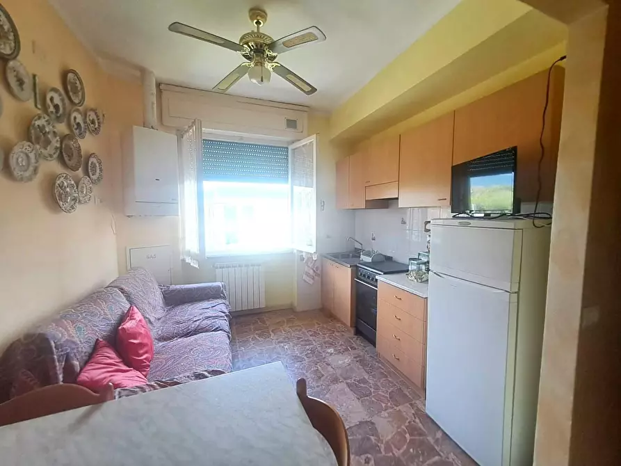 Immagine 3 di Appartamento in vendita  a Massa