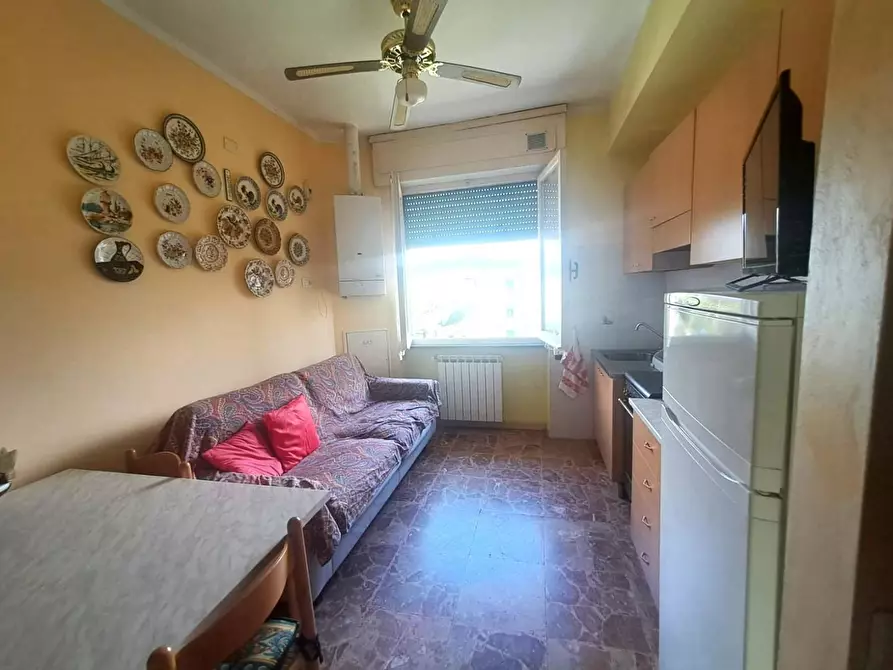 Immagine 2 di Appartamento in vendita  a Massa