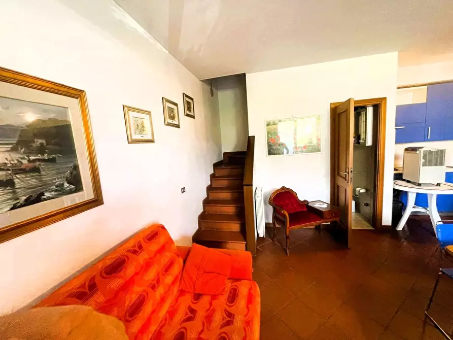 Immagine 10 di Villetta a schiera in vendita  a Massa