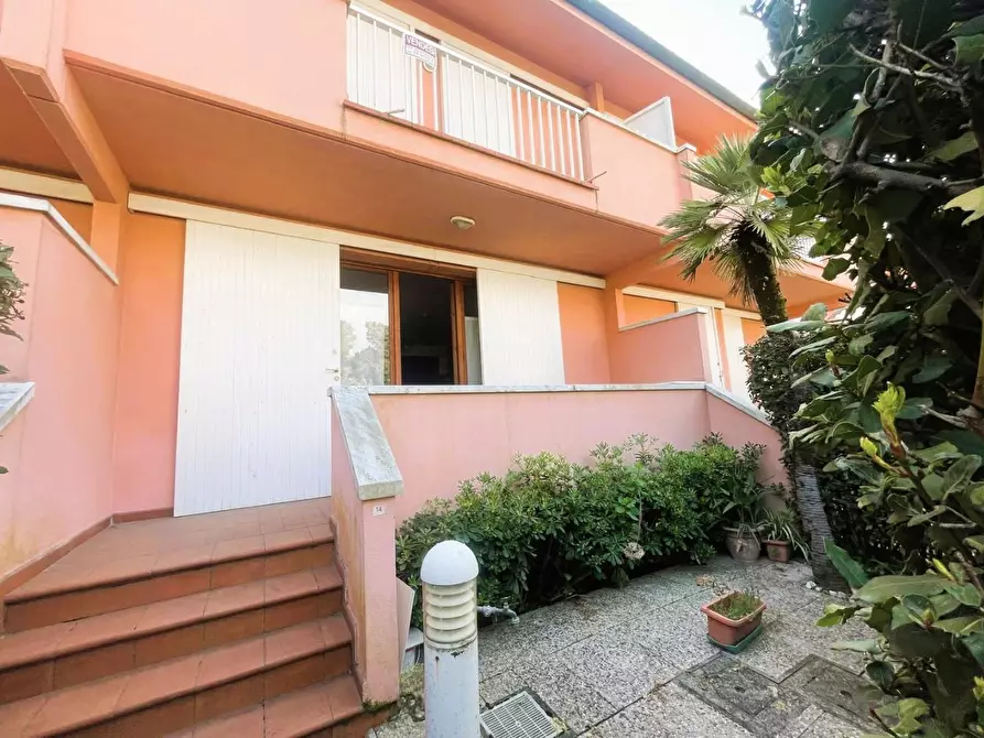 Immagine 30 di Villetta a schiera in vendita  a Massa