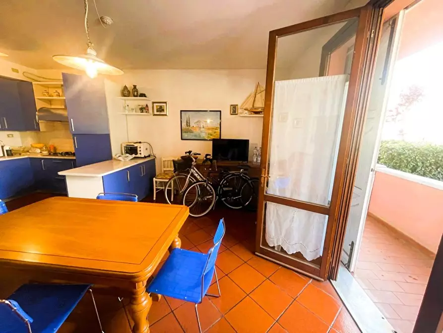 Immagine 9 di Villetta a schiera in vendita  a Massa