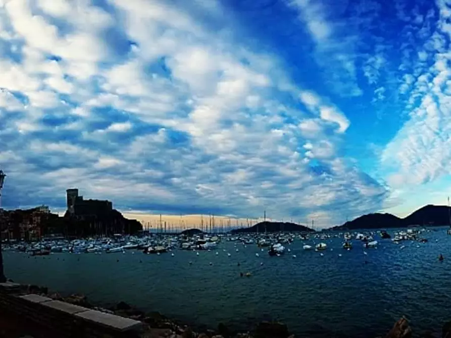 Immagine 2 di Appartamento in vendita  a Lerici