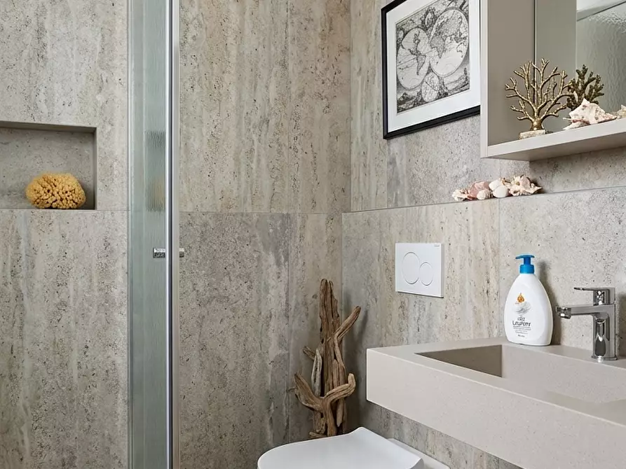 Immagine 11 di Appartamento in vendita  a Lerici