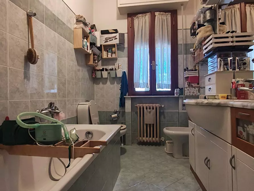 Immagine 9 di Appartamento in vendita  a Lucca