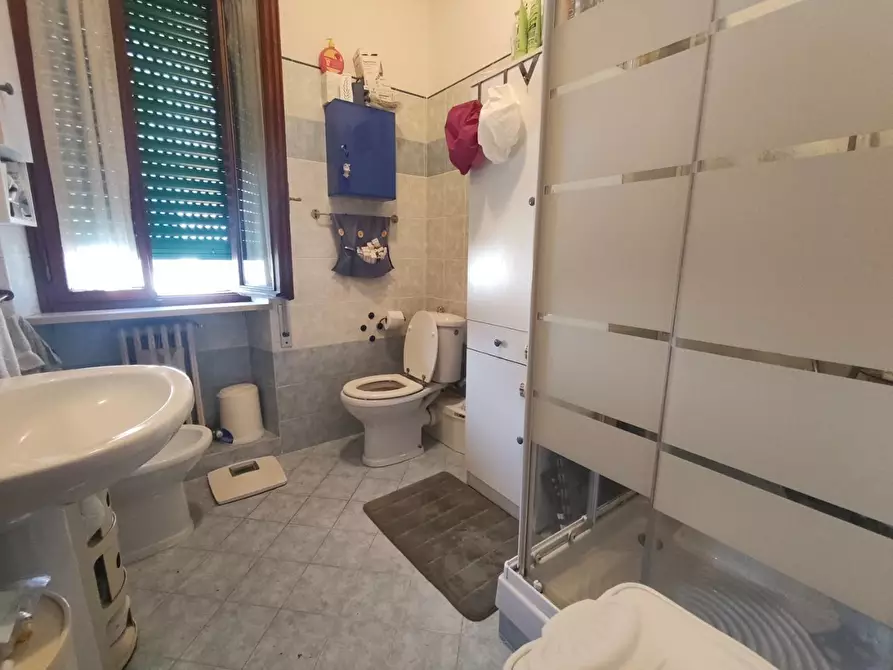 Immagine 11 di Appartamento in vendita  a Lucca