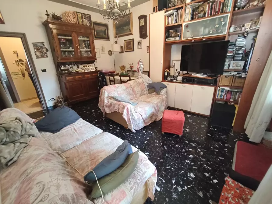 Immagine 21 di Appartamento in vendita  a Lucca