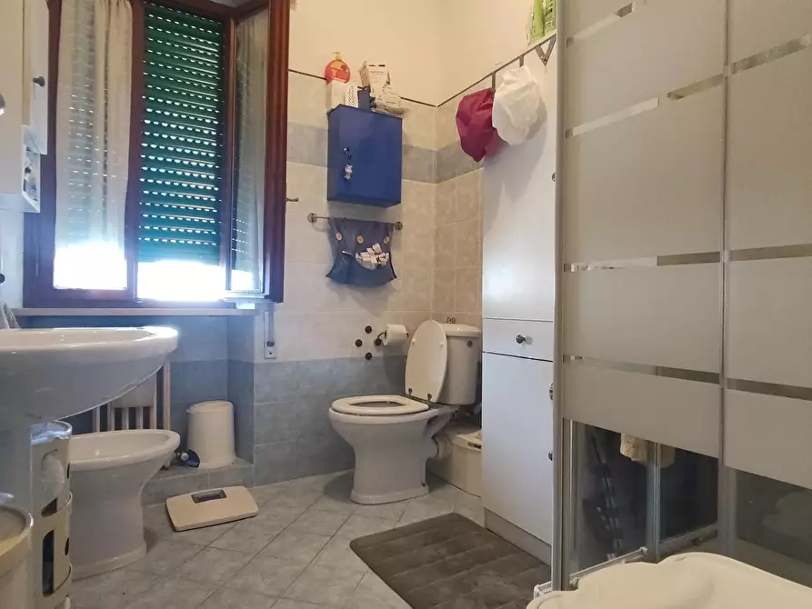 Immagine 13 di Appartamento in vendita  a Lucca