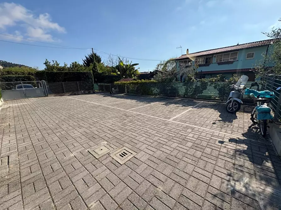 Immagine 30 di Villetta a schiera in vendita  a Massa