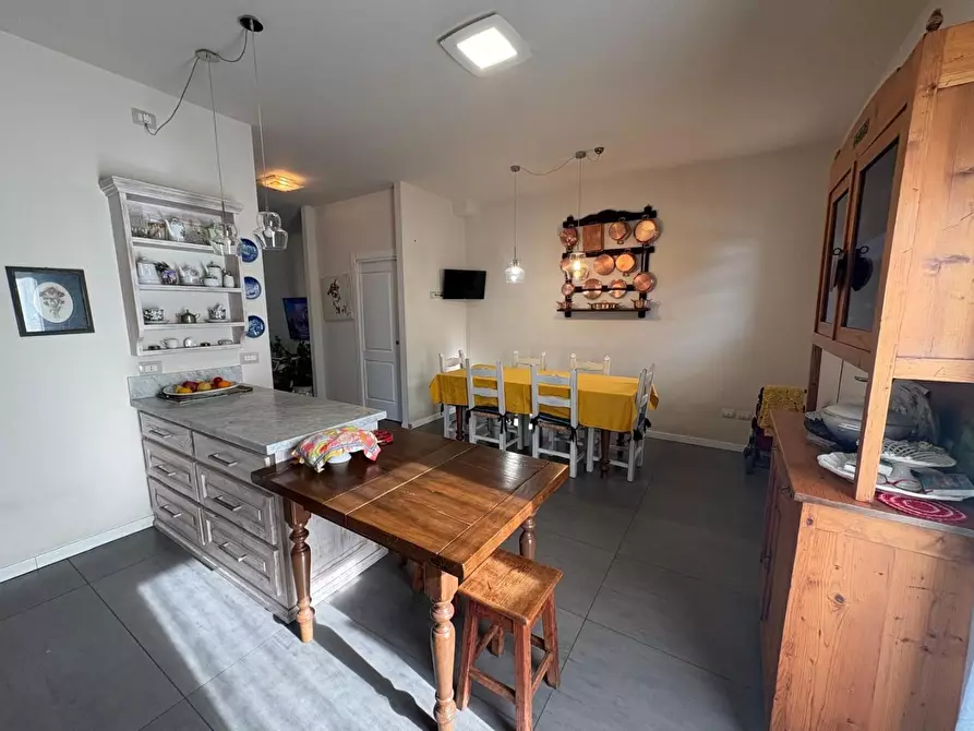 Immagine 17 di Villetta a schiera in vendita  a Massa