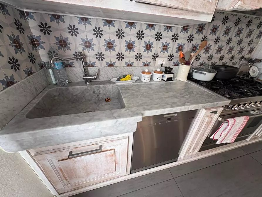 Immagine 16 di Villetta a schiera in vendita  a Massa