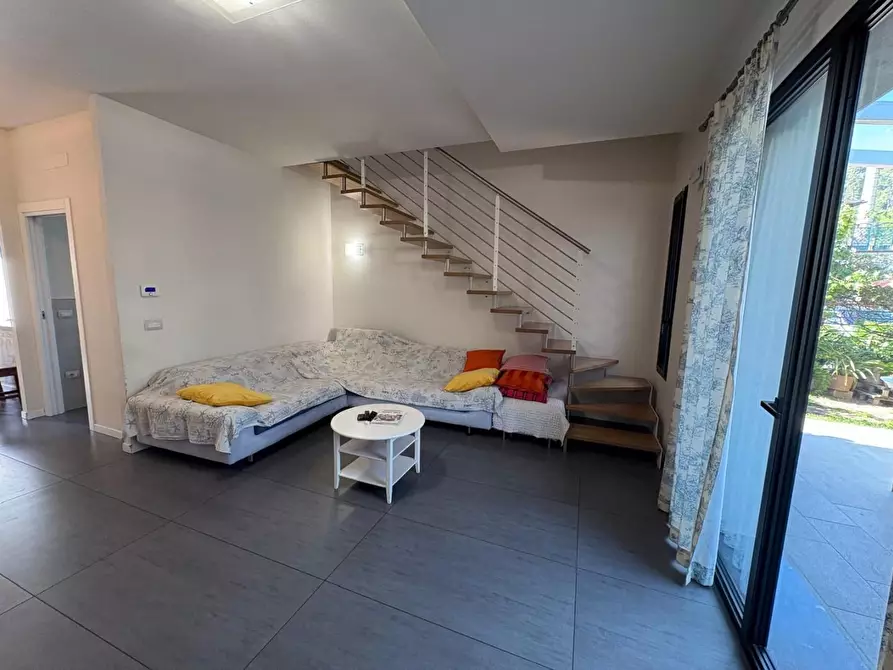 Immagine 8 di Villetta a schiera in vendita  a Massa