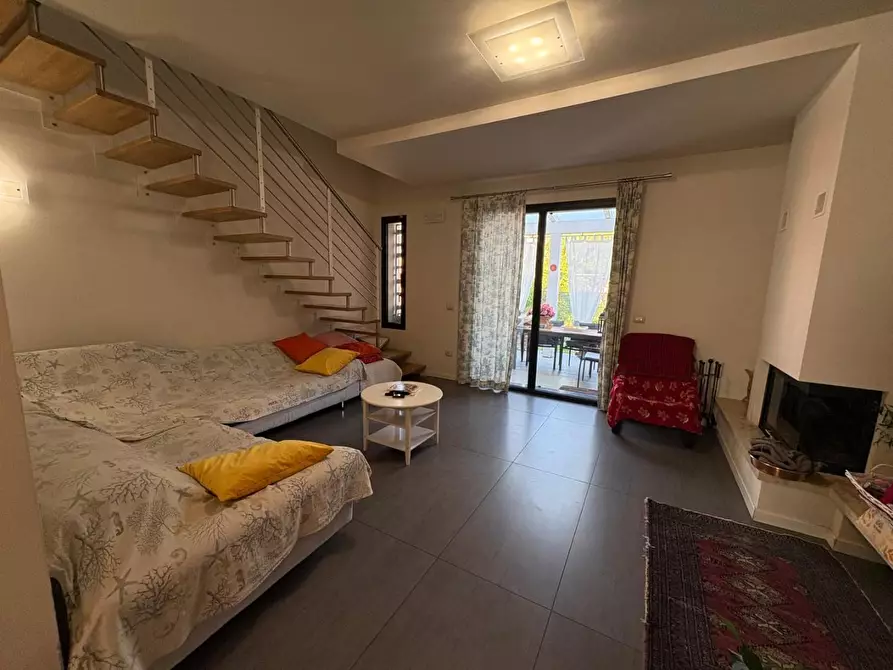 Immagine 9 di Villetta a schiera in vendita  a Massa