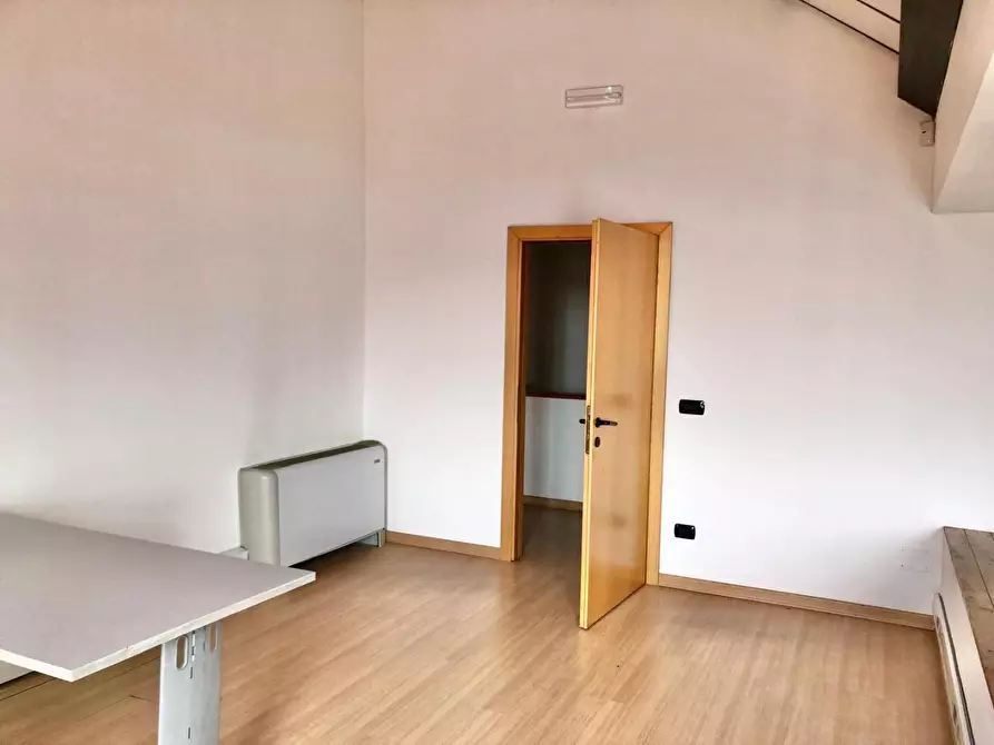 Immagine 6 di Ufficio in vendita  a Siena