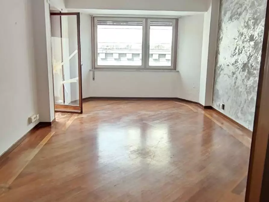 Immagine 25 di Appartamento in vendita  a Carrara