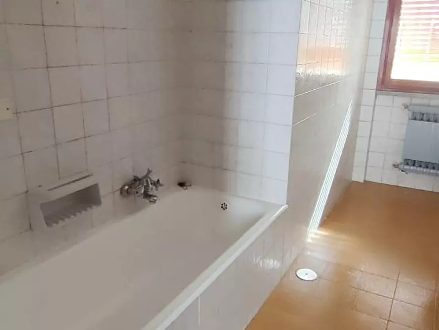 Immagine 22 di Appartamento in vendita  a Carrara