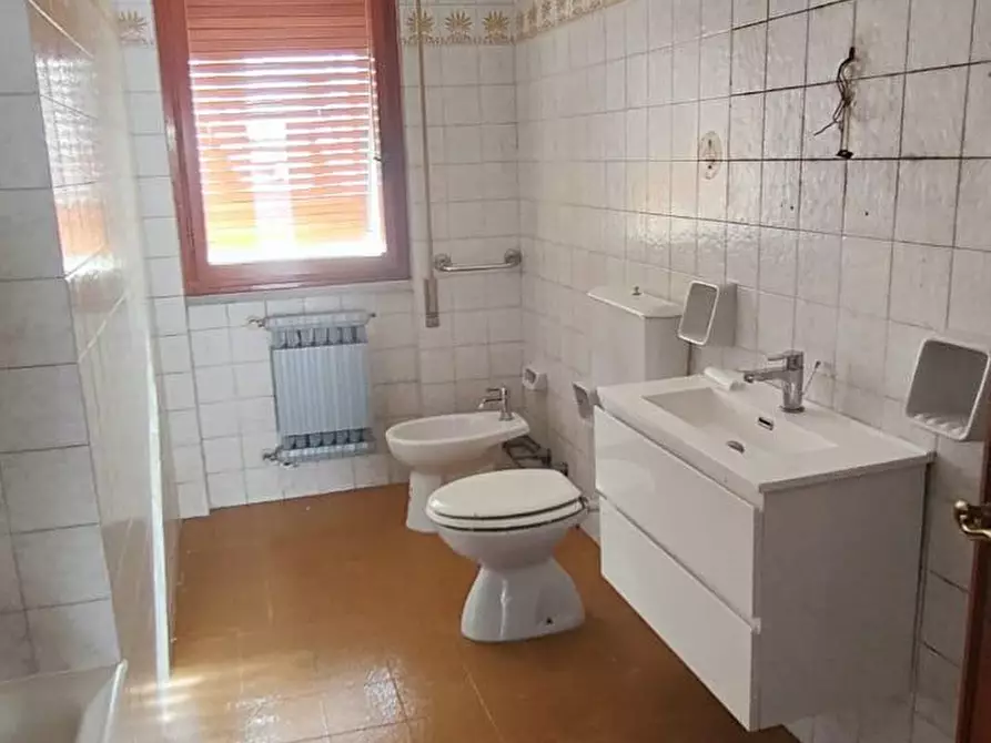 Immagine 23 di Appartamento in vendita  a Carrara