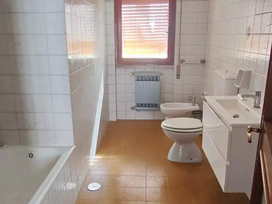 Immagine 26 di Appartamento in vendita  a Carrara