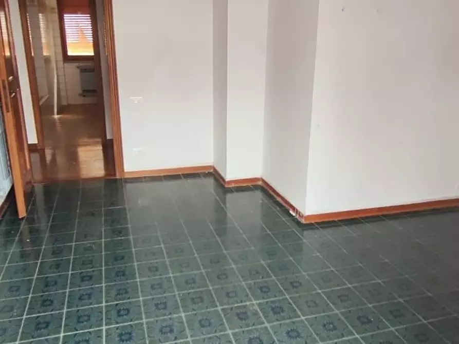 Immagine 21 di Appartamento in vendita  a Carrara