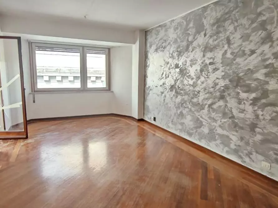 Immagine 1 di Appartamento in vendita  a Carrara