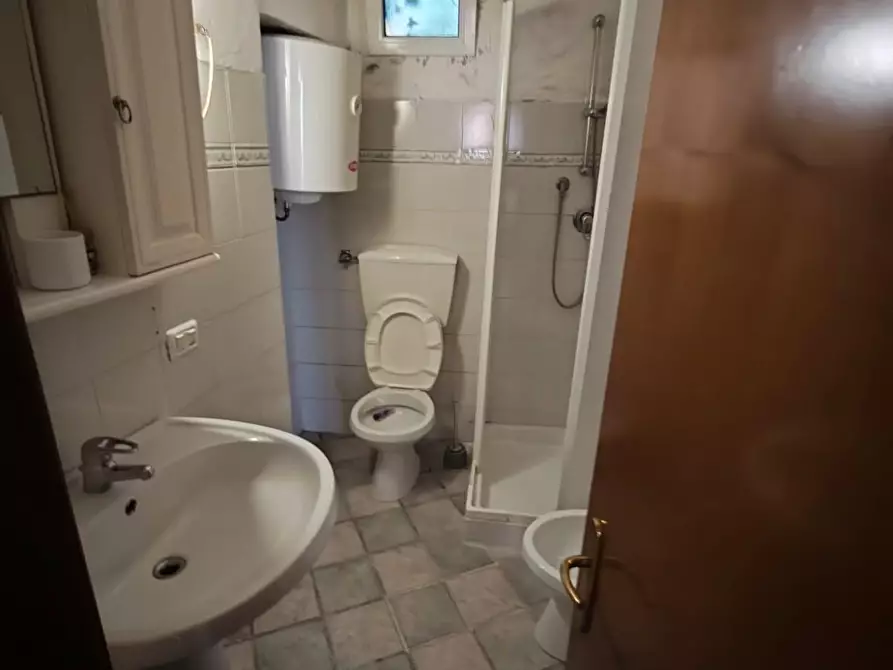 Immagine 8 di Appartamento in affitto  a Carrara