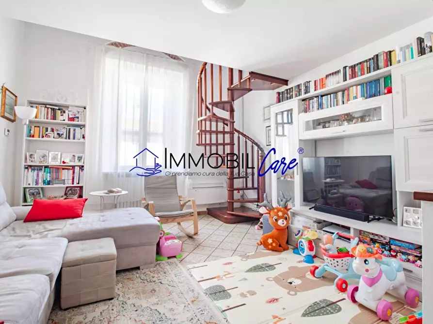 Immagine 7 di Appartamento in vendita  a Livorno