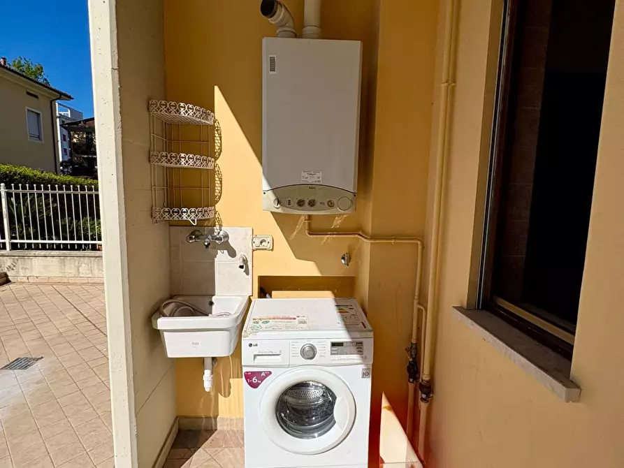 Immagine 9 di Appartamento in vendita  a Lucca