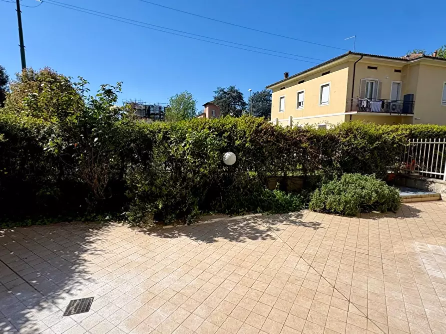 Immagine 11 di Appartamento in vendita  a Lucca