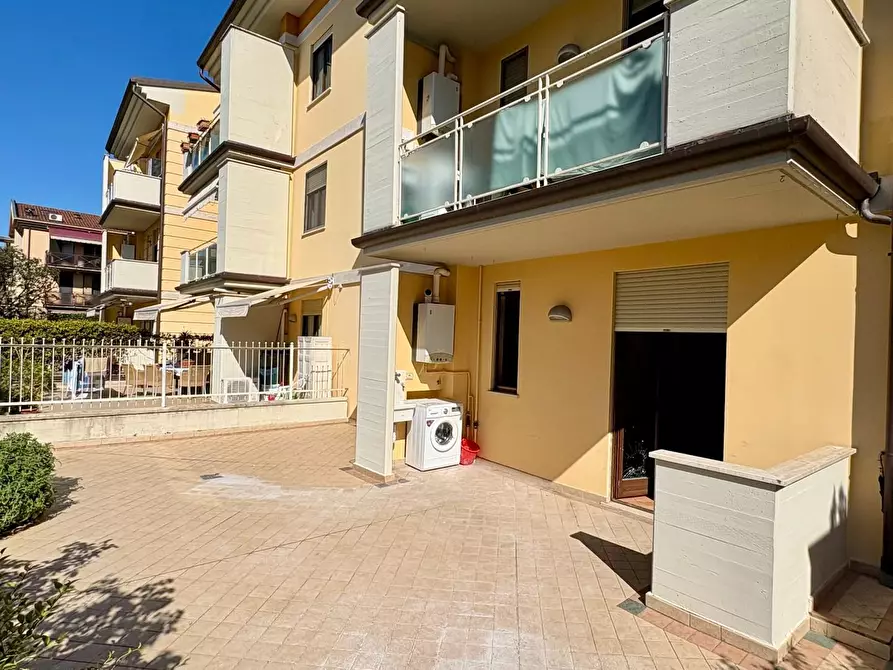 Immagine 8 di Appartamento in vendita  a Lucca