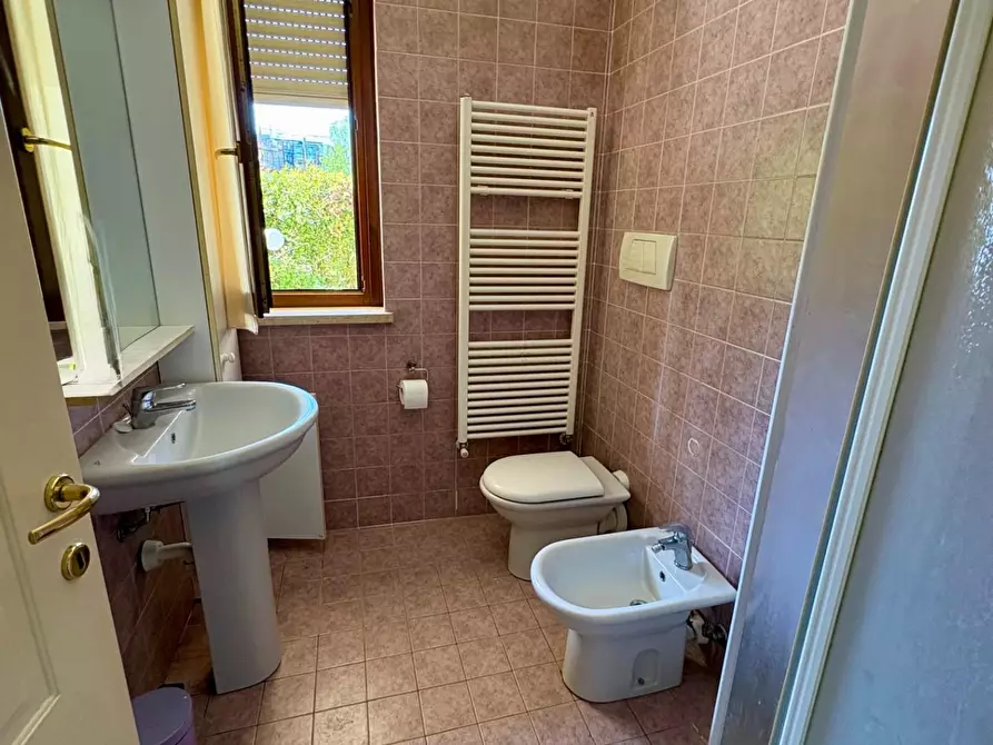 Immagine 4 di Appartamento in vendita  a Lucca