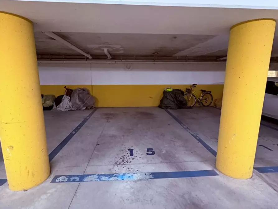 Immagine 12 di Appartamento in vendita  a Lucca