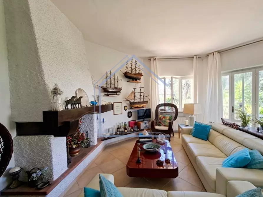 Immagine 10 di Casa bifamiliare in vendita  a Camaiore