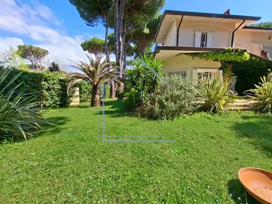 Immagine 8 di Casa bifamiliare in vendita  a Camaiore