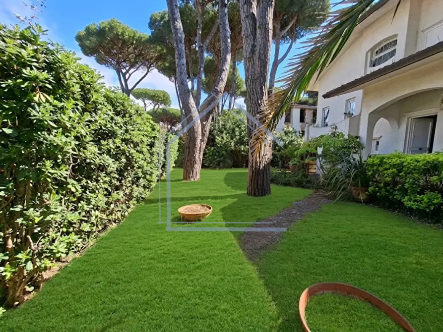 Immagine 3 di Casa bifamiliare in vendita  a Camaiore