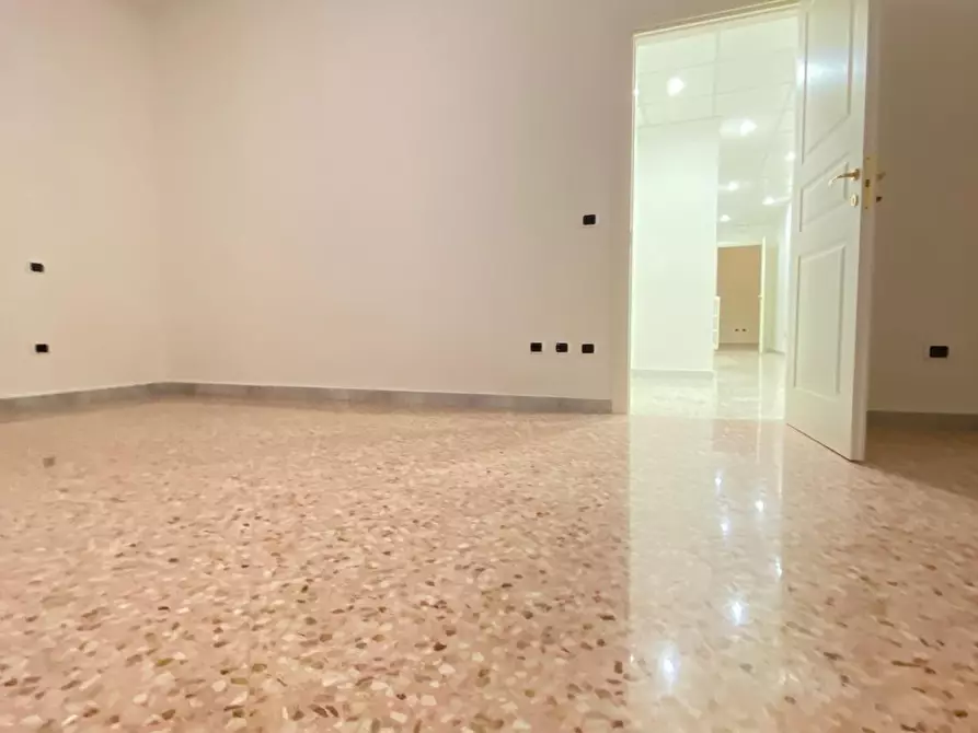 Immagine 30 di Appartamento in vendita  a Lecce