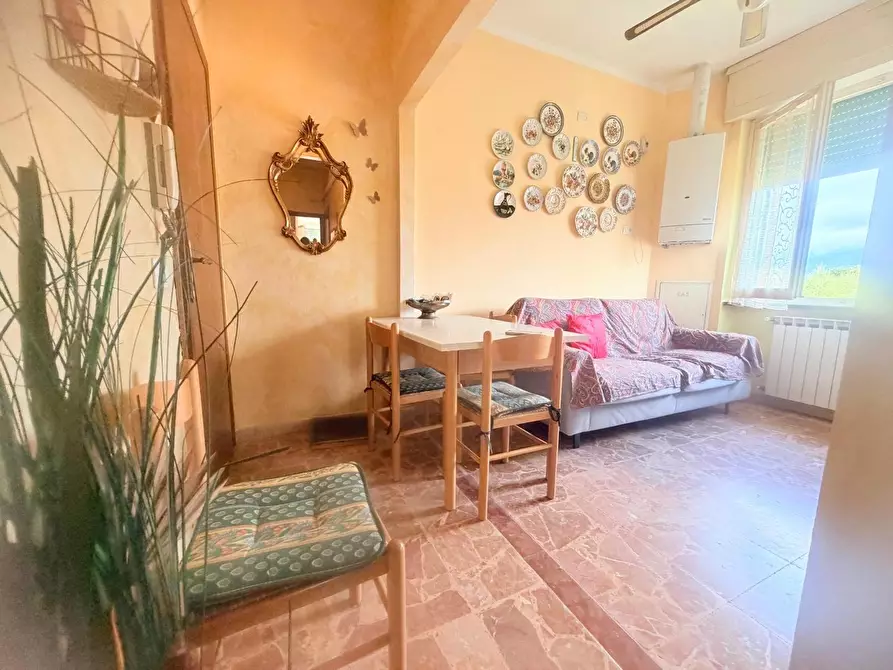 Immagine 1 di Appartamento in vendita  a Massa