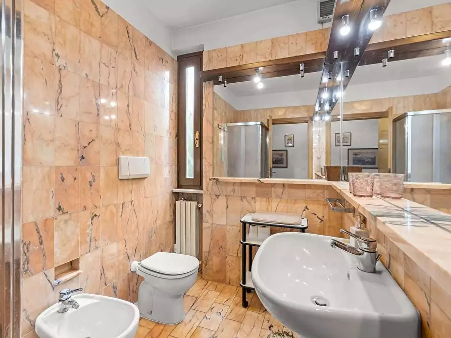 Immagine 21 di Villa in vendita  a Forte Dei Marmi