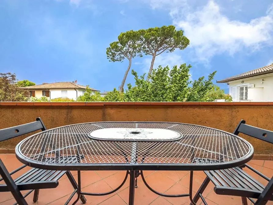 Immagine 10 di Villa in vendita  a Forte Dei Marmi