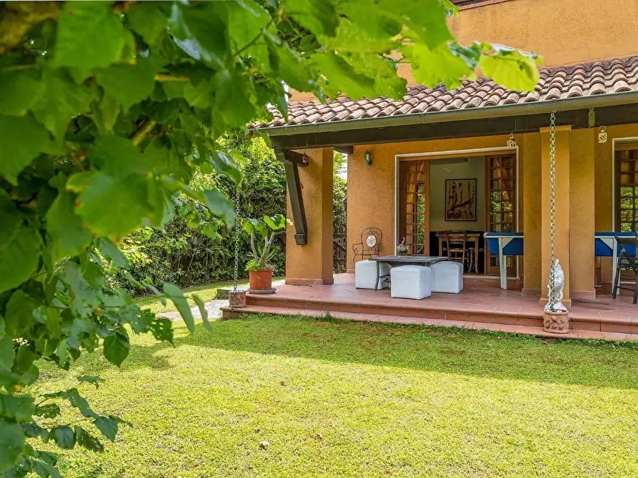 Immagine 5 di Villa in vendita  a Forte Dei Marmi
