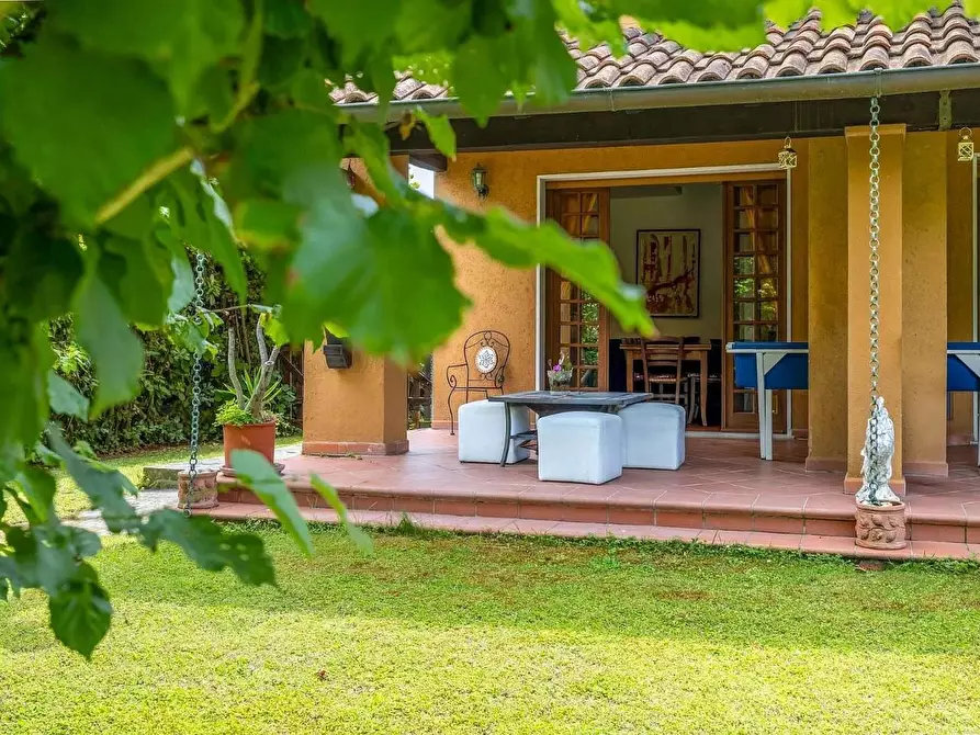 Immagine 4 di Villa in vendita  a Forte Dei Marmi