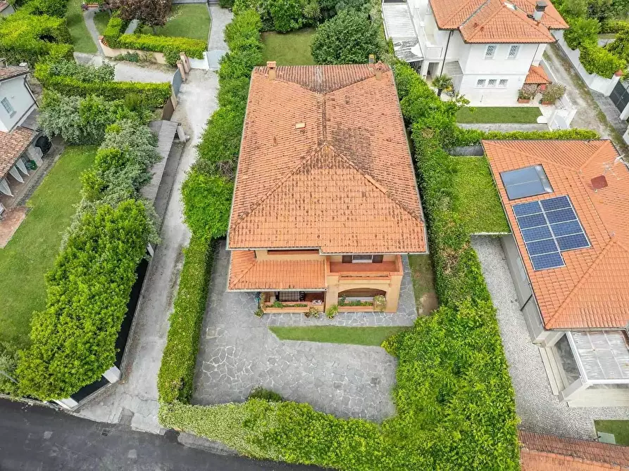 Immagine 22 di Villa in vendita  a Forte Dei Marmi