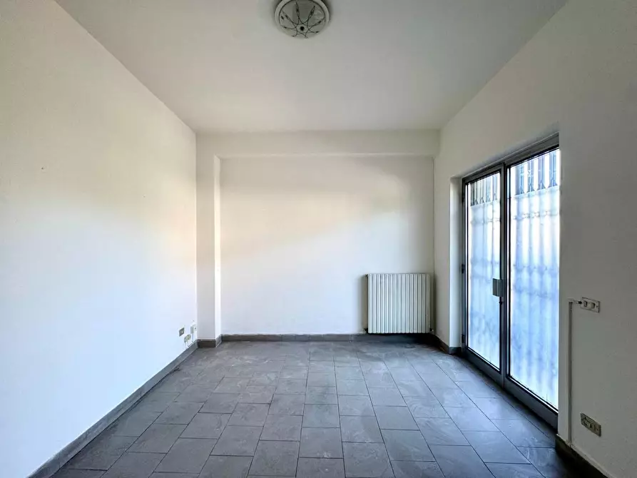 Immagine 12 di Negozio in vendita  a Capannori