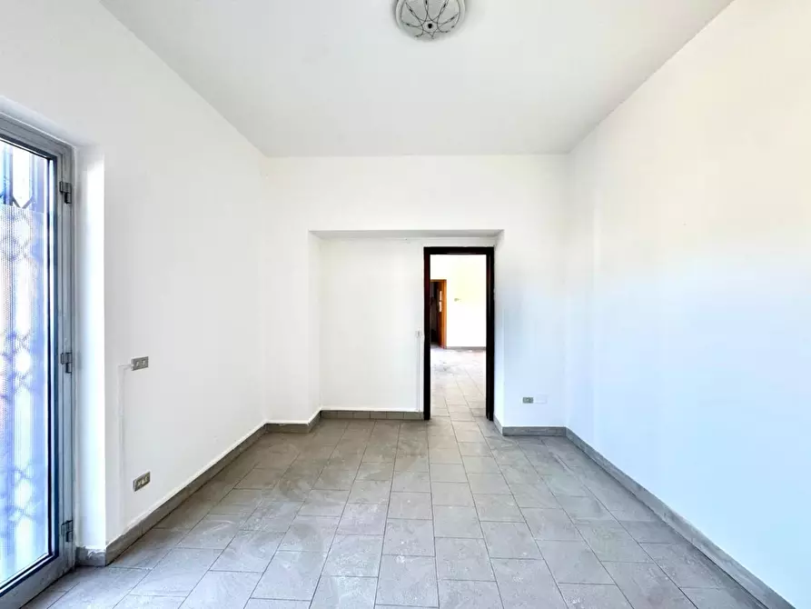 Immagine 13 di Negozio in vendita  a Capannori
