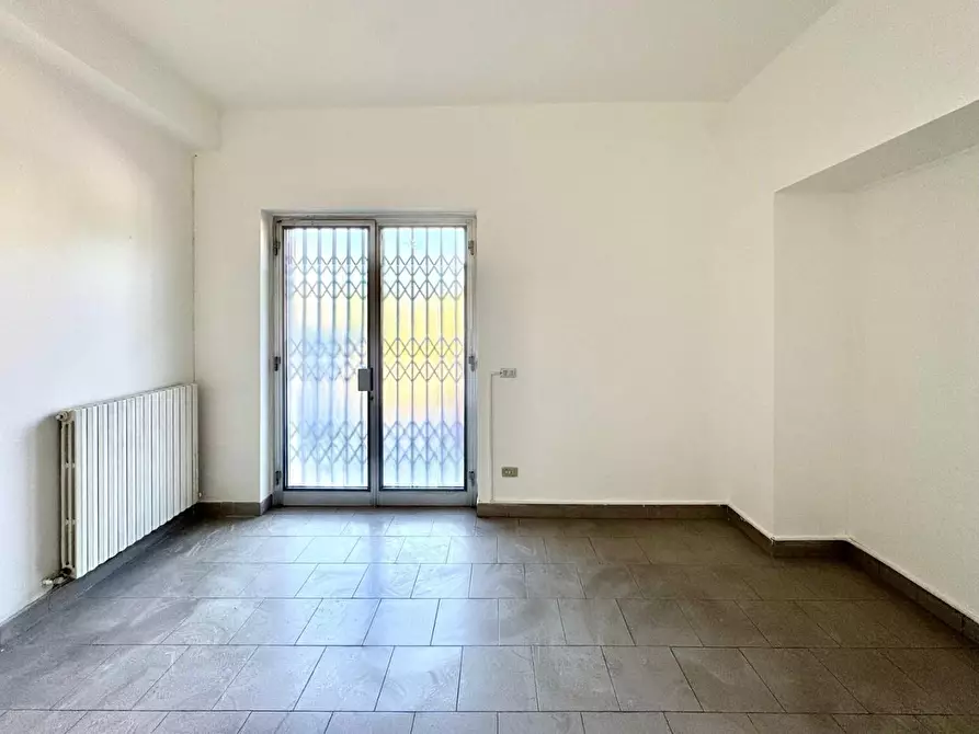 Immagine 15 di Negozio in vendita  a Capannori